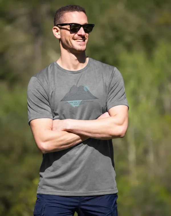 Theo חולצה קצרה מודפסת