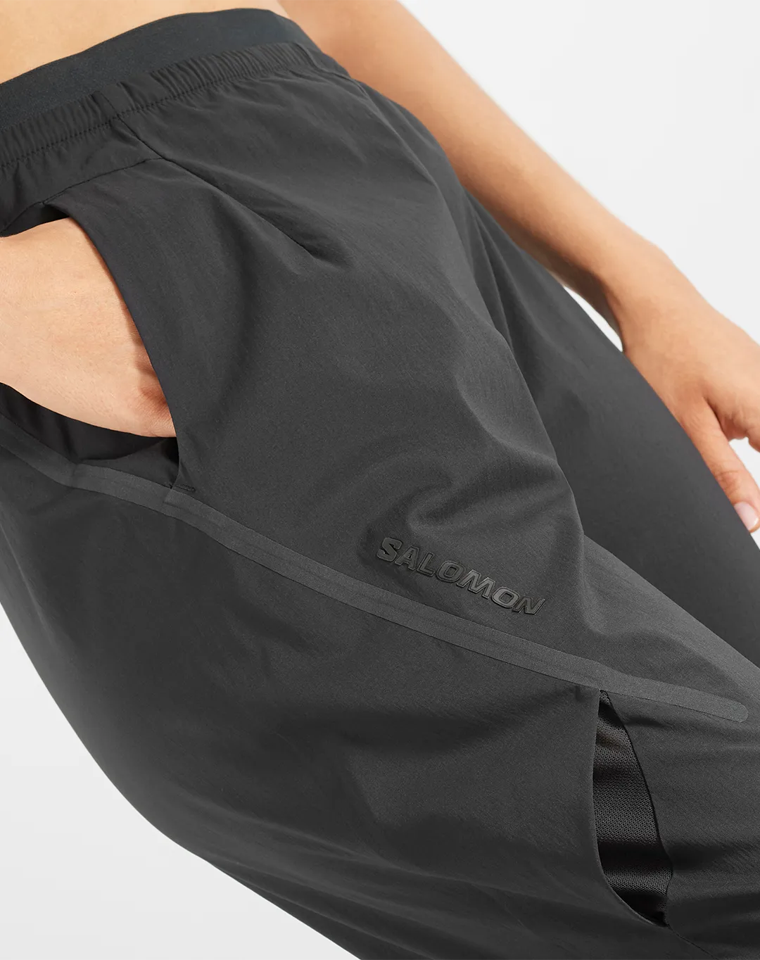 מכנסי נשים קצרים Runlife – SALOMON-LC2027900 – שחור – 3