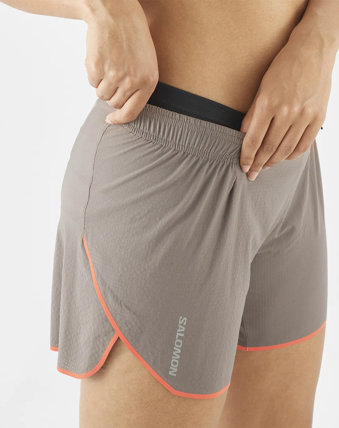 מכנסי נשים קצרים Sense Aero 5" – SALOMON-LC2437700 – neon-flame – 4